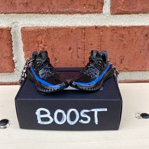 Keychain miniature of your favorite Sneakers Boost 350